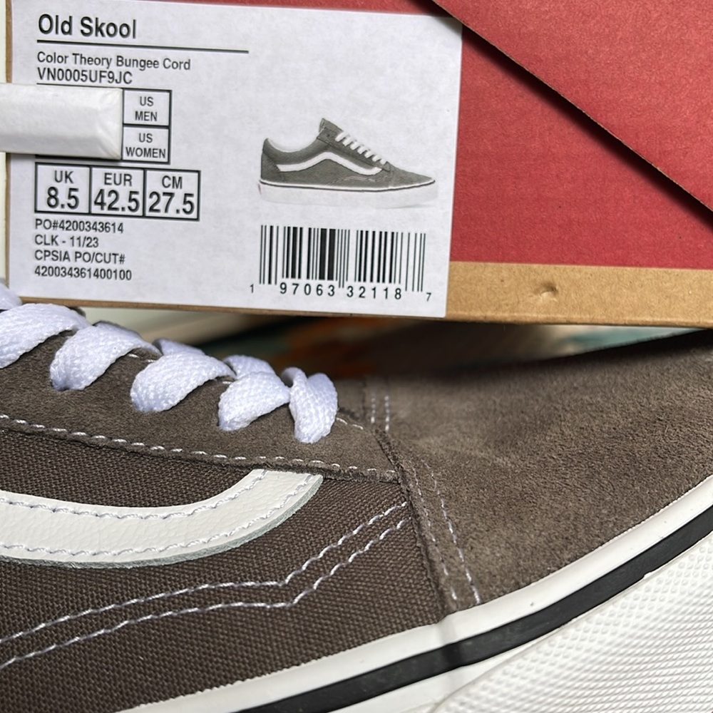 Vans WMNS Old Skool
Color Theory Bungee Cord
VN0005UF9JC
Sneakers - Picture 16 of 16